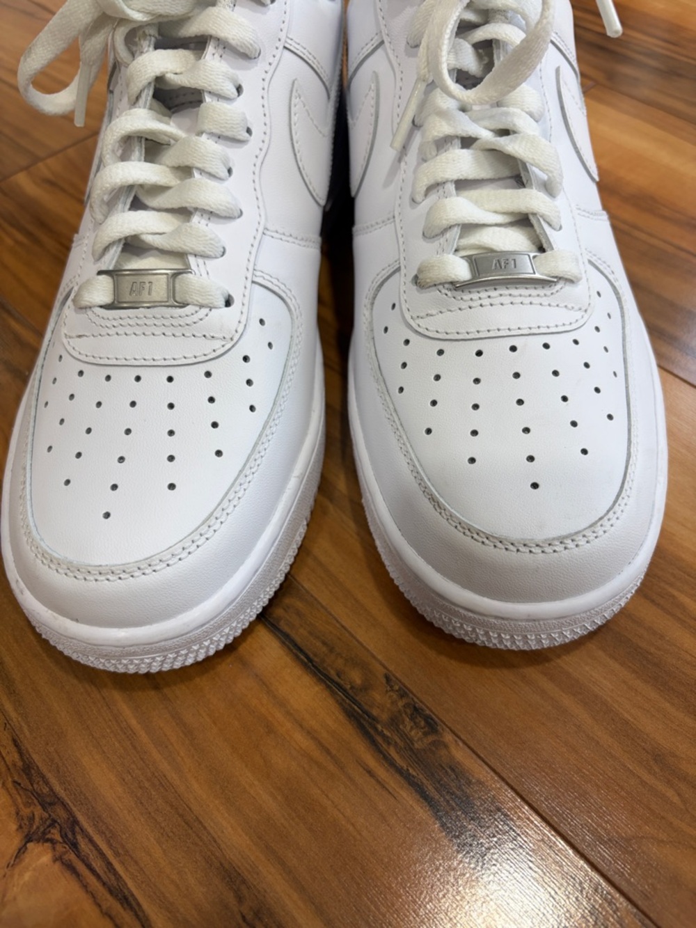 Nike Men’s White Low-Top Leather AF1/Air Forces-sneakers - Picture 10 of 11